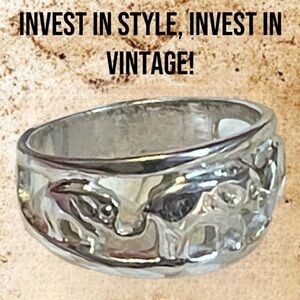 Silver Lucky Elephant Carved Ring in Size 9.5 Vintage